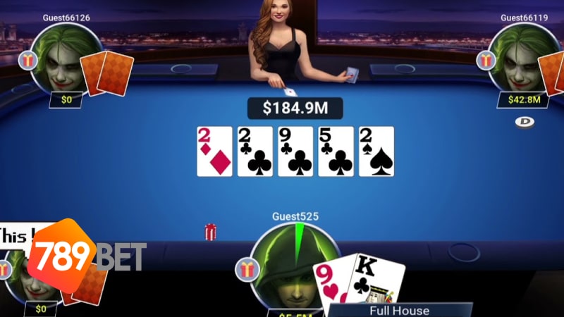 Poker sẽ so bài giữa năm lá bài chung và hai lá bài riêng của người chơi